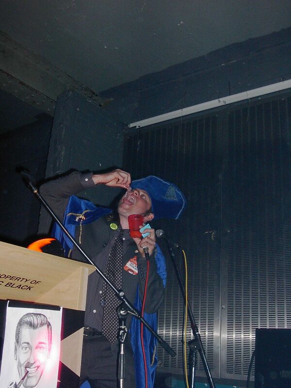 ../../5X-Day-Photos/EuroXDV-London/london-elec-eatingcondom.jpg