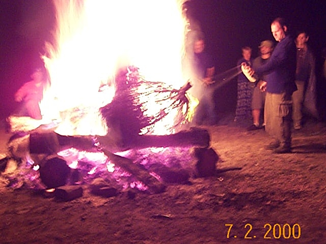 bonfire2-durring.jpg, 171.9K