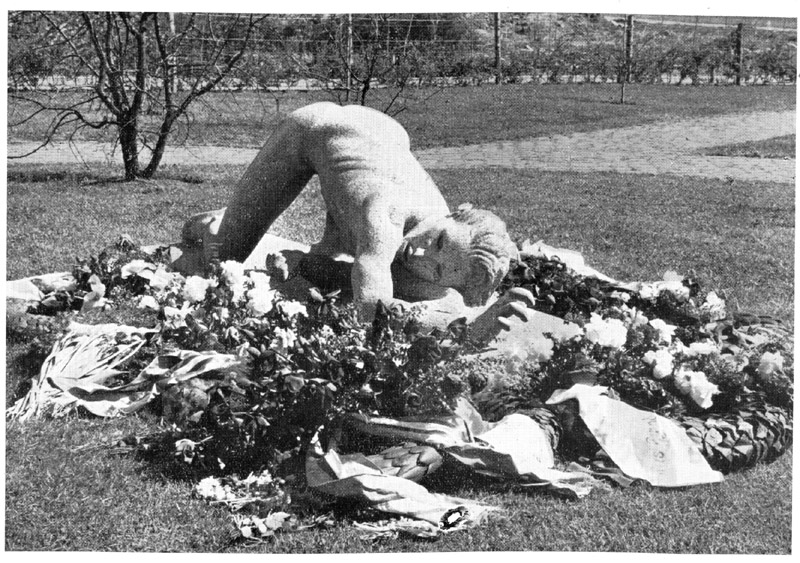 ../bulldada-misc/pervStatue.jpg