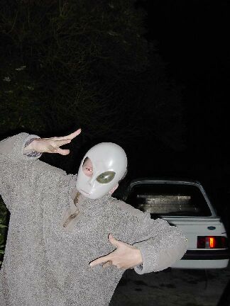 ../../5X-Day-Photos/EuroXDV-Avebury-Kiel/devizes-alienpapajoe.jpg