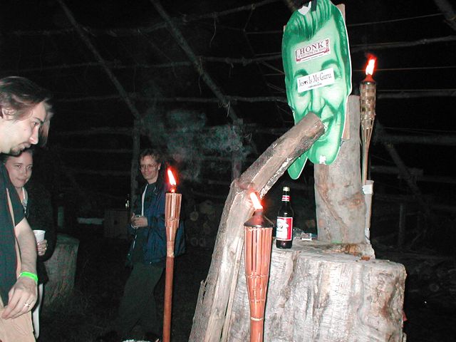 ../../6XDay-Photos/1Wei-Stang/6burning/Wei-3072-AtSubAltar.jpg