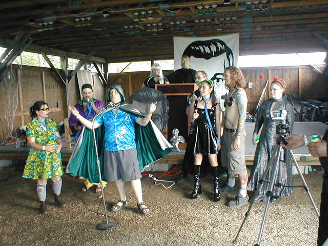 ../../6XDay-Photos/2Frop-Dec/Frop-108-SpaceFolk.jpg