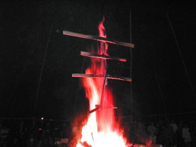 ../../6XDay-Photos/2Frop-Dec/Frop-3003-IkonBurn.jpg