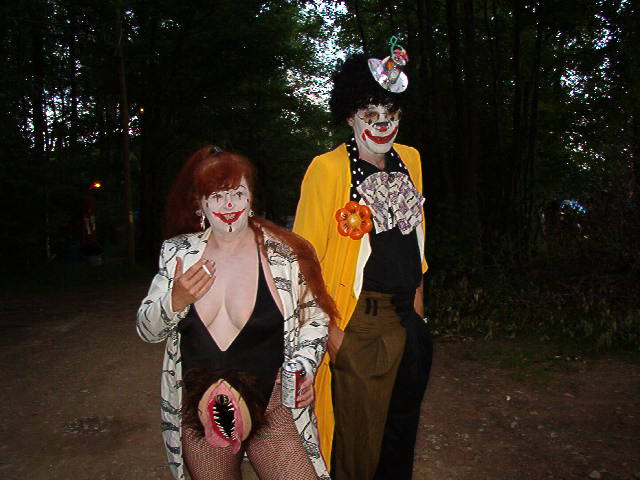 ../../6XDay-Photos/Mags/ScaryClowns2.jpg