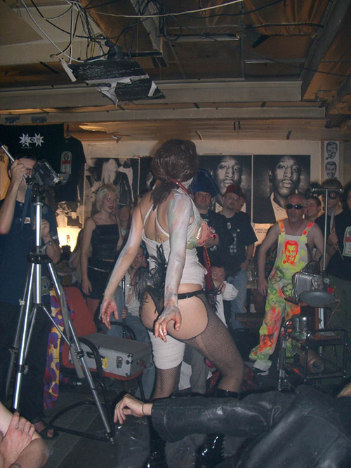 ../../6XDay-Photos/londonpics/studbunnies1.jpg
