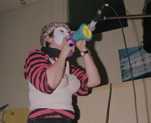 ../allphotos/vagina_jones_singing.jpg