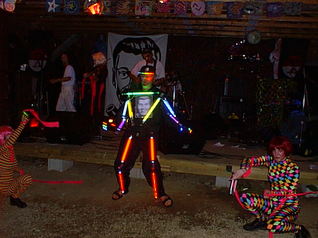 ../WeiCam/ESO-Sat/ESO-111Mojo-dancers.jpg, 92.9K
